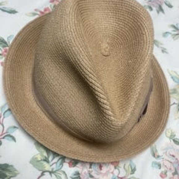 Woman\'s Straw hat.  stunning